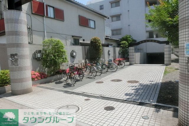 エントランス　オートロック付きエントランス
