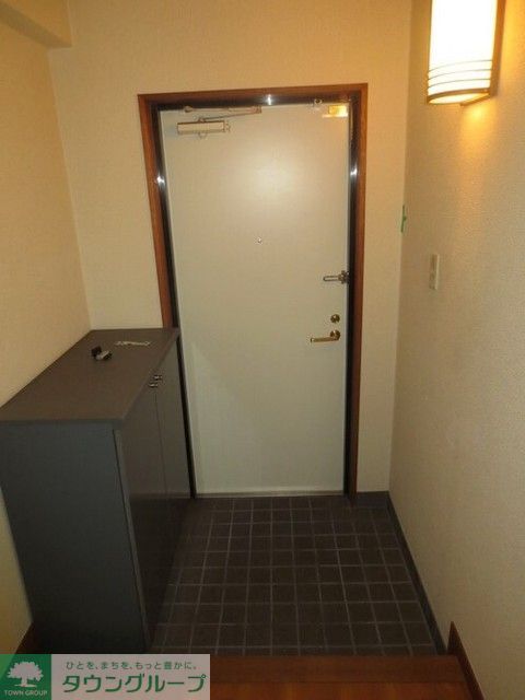 玄関　下駄箱付き。