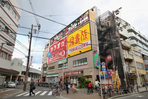 飲食店　ミスタードーナツ 上新庄駅前ショップ（飲食店）まで377m