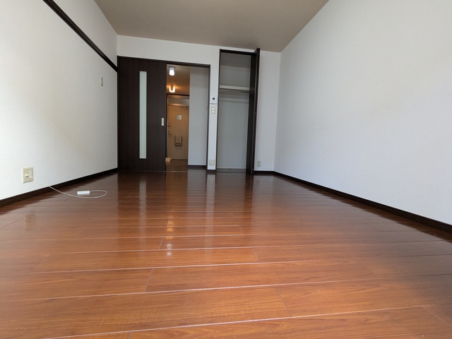グレースフル長岡京の居間写真