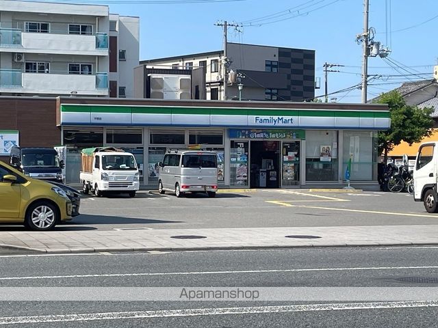 コンビニ　ファミリーマート（コンビニ）まで554m