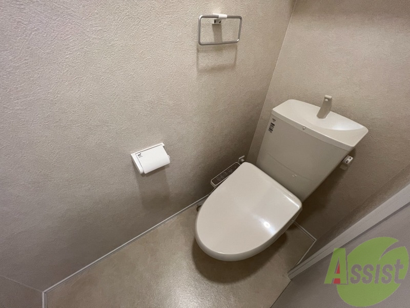 トイレ　トイレを撮影しました。温水洗浄便座付きとなります。