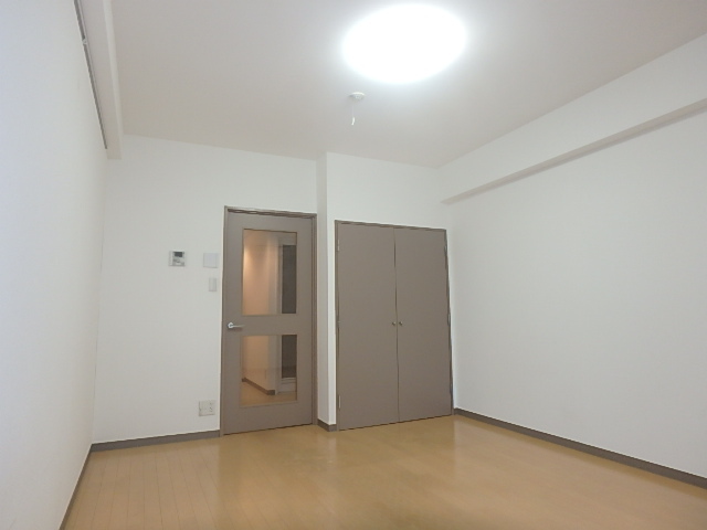 居室・リビング　家具もあわせやすいナチュラルカラーのお部屋です。
