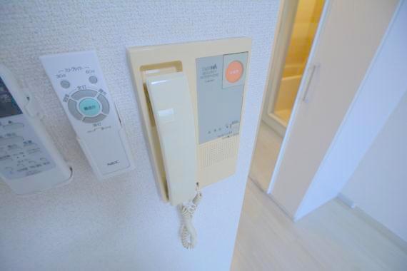 セキュリティ　インターホンで突然の来訪者を事前にチェック