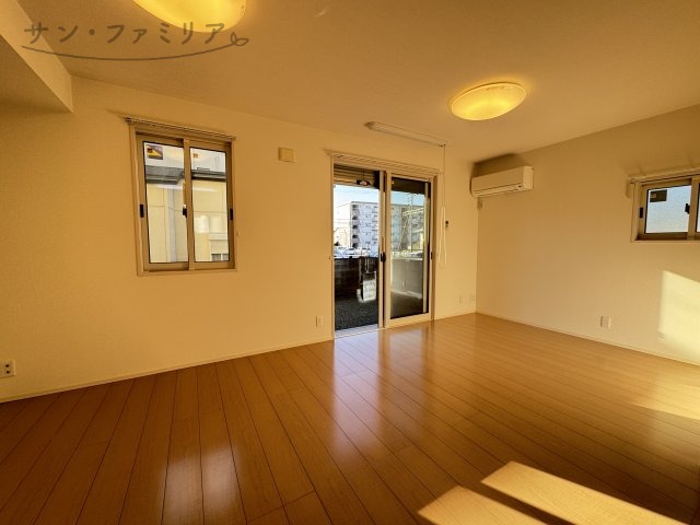 居室・リビング　同一物件別部屋写真