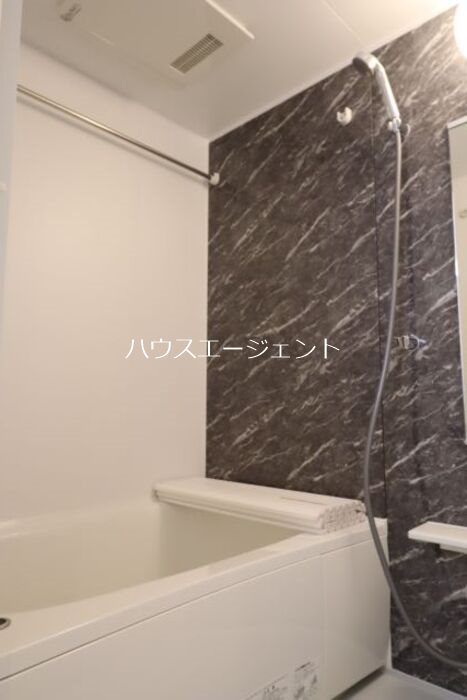 バス・シャワールーム　キレイなお風呂ですね。