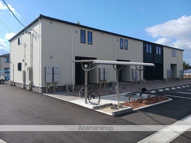 名鉄名古屋本線 笠松駅 バス乗車時間：24分 最寄りバス停で下車 徒歩7分 築3年