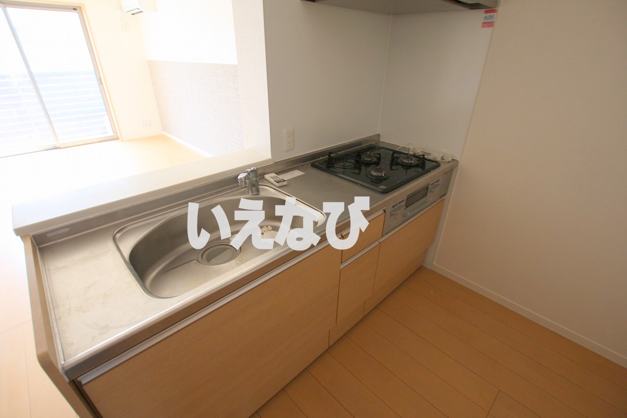 キッチン　同じ物件の違う部屋の写真です。