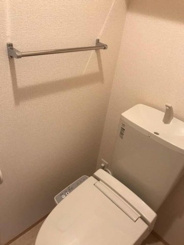 ＪＲ関西本線 平城山駅 徒歩1分 3階建 築13年のトイレ写真