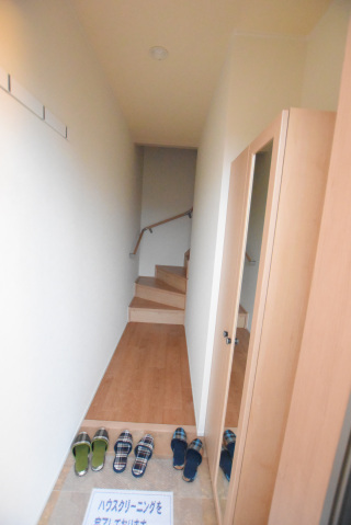 フィカーサ弥生Bの玄関写真