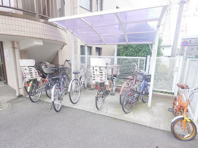 その他共有部分　★屋根つきの駐輪場です★
