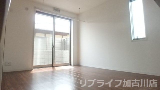 居室・リビング　同物件別室参照