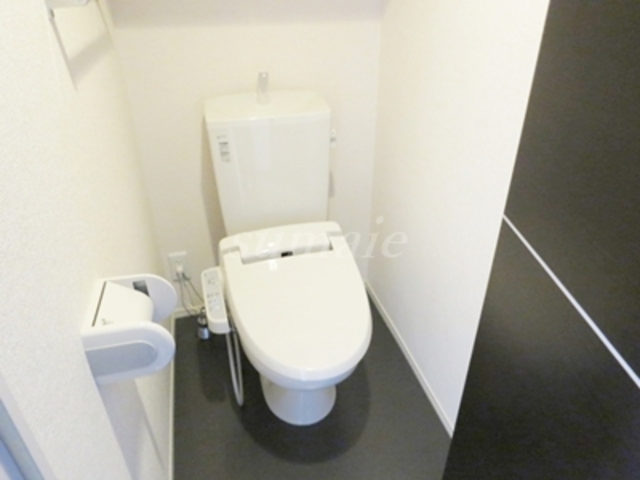 トイレ　温水洗浄便座付きトイレです☆