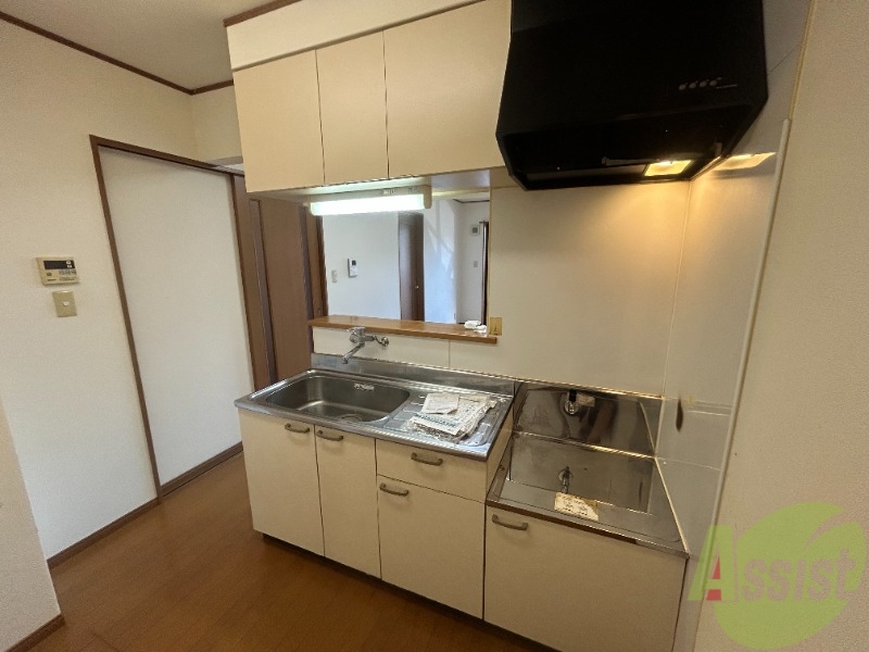 キッチン　キッチンは作業台もあり広めなので使いやすそうですね。