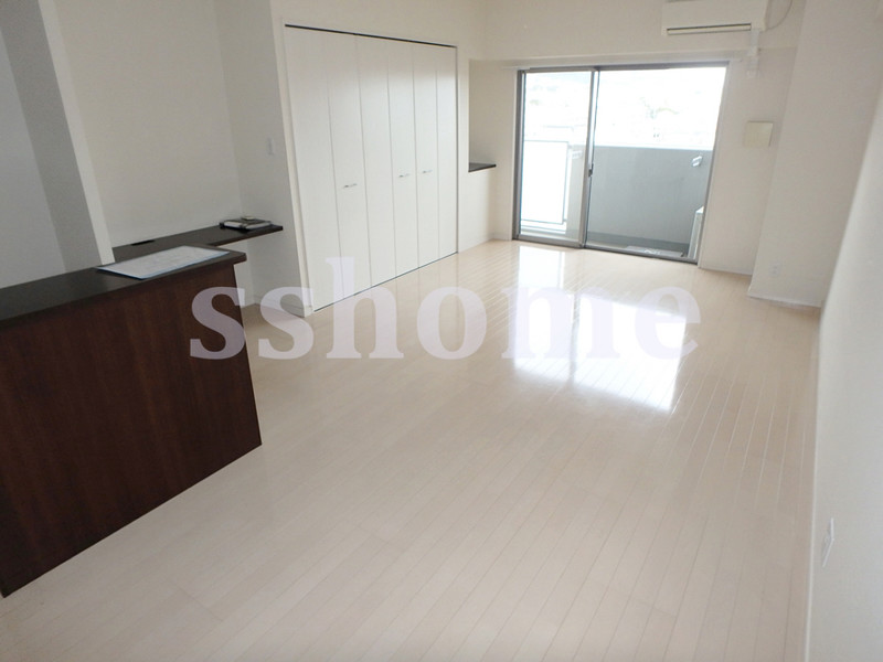 居室・リビング　お部屋は広々15.8帖☆