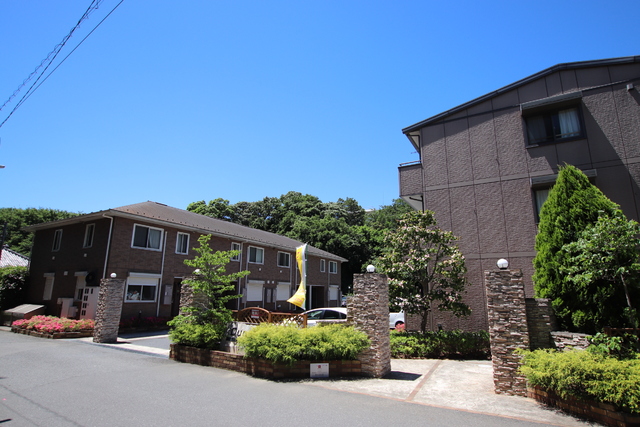 エントランス　綺麗なエントランスあります