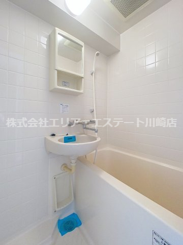 バス・シャワールーム　コンパクトで使いやすいお風呂です