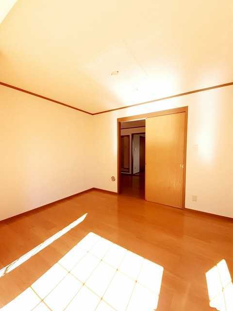 ＪＲ青梅線 羽村駅 徒歩14分 2階建 築27年の居間写真
