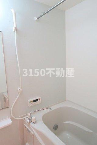 バス・シャワールーム　コンパクトで使いやすいお風呂です