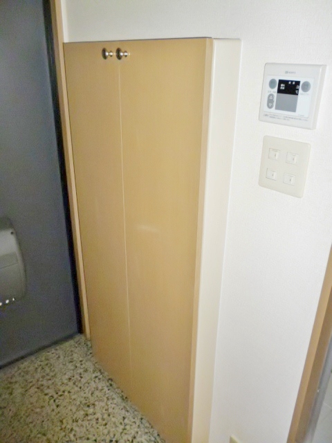 玄関　玄関にはうれしい下駄箱収納