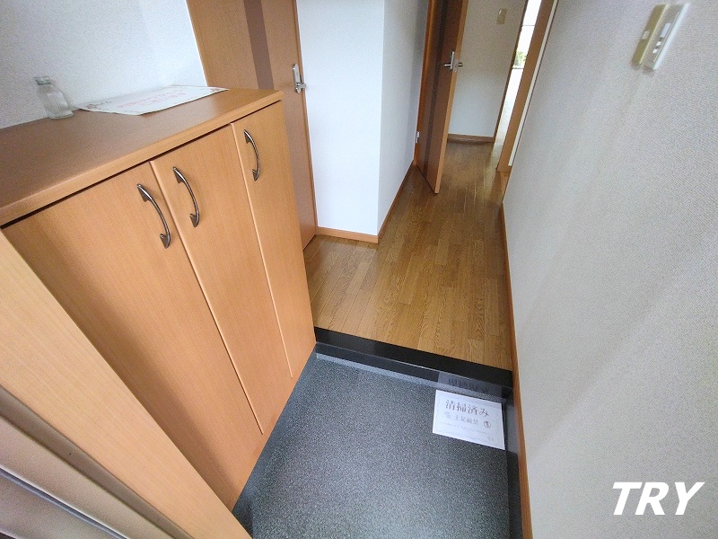 玄関　下駄箱付です。