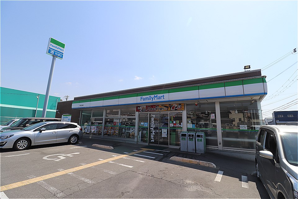 コンビニ　ファミリーマート門真江端東店（コンビニ）まで522m