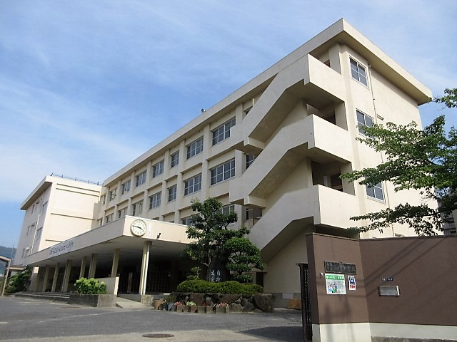 中学校　大東市立谷川中学校（中学校）まで279m