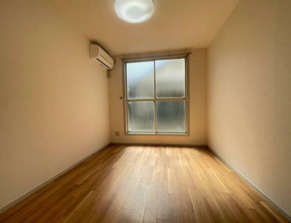 居室・リビング　同物件別部屋です