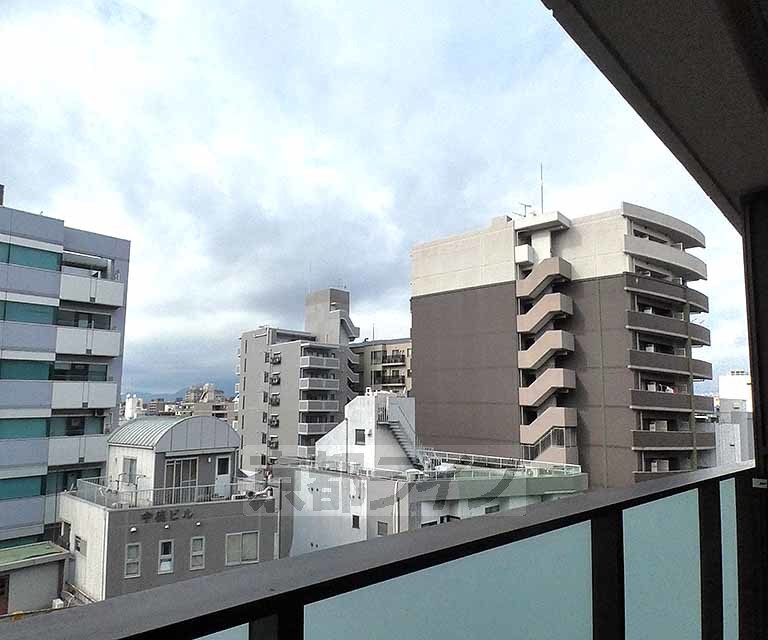 【京都市下京区植松町のマンションのエントランス】