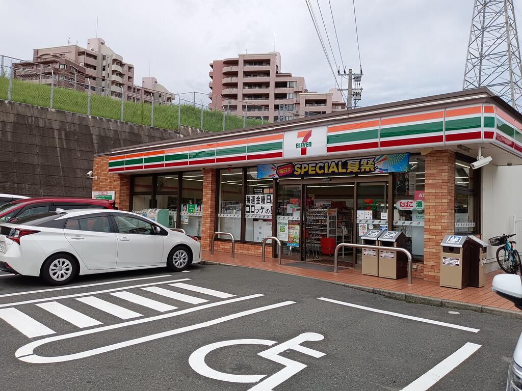 コンビニ　セブンイレブン八幡鷹の巣3丁目店（コンビニ）まで655m