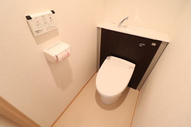 トイレ　温水洗浄便座