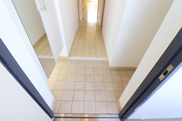 玄関　下駄箱付き　玄関