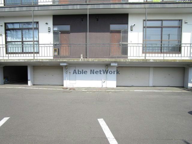 【釧路市花園町のアパートの駐車場】