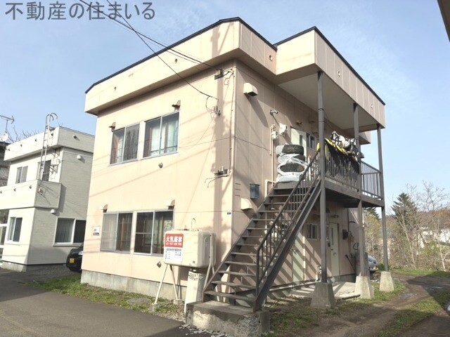 札幌市南区藤野五条のアパートの建物外観