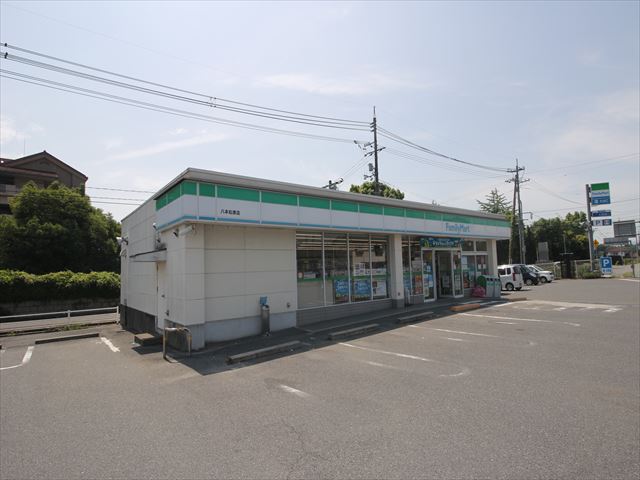 コンビニ　ファミリーマート八本松原店（コンビニ）まで902m