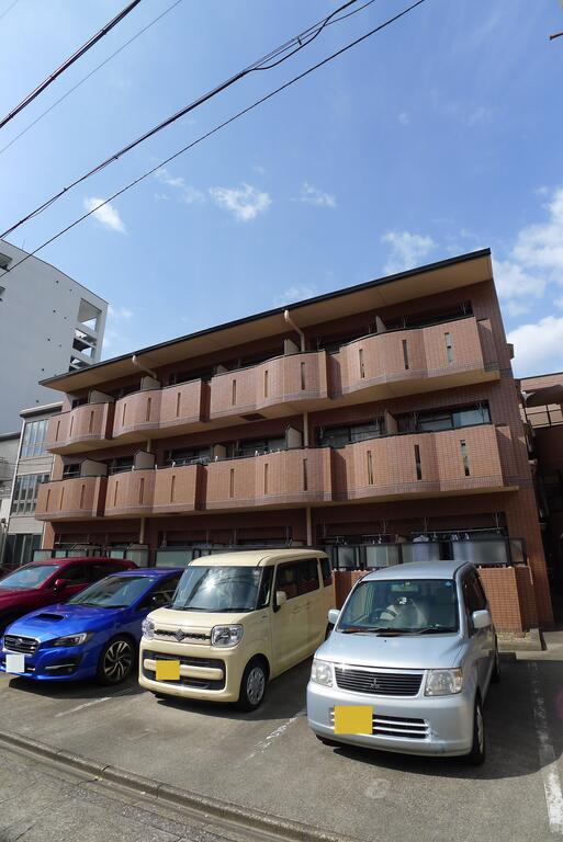 名古屋市昭和区広瀬町のマンションの建物外観