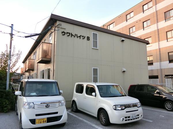 ウワトハイツＢの建物外観