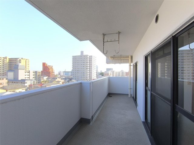 バルコニー　陽当たり良好なバルコニーです