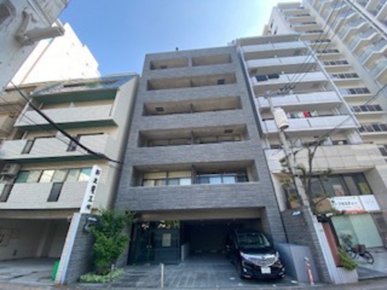 【広島市中区小町のマンションの建物外観】