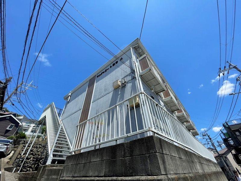 横浜市港北区日吉のアパートの建物外観