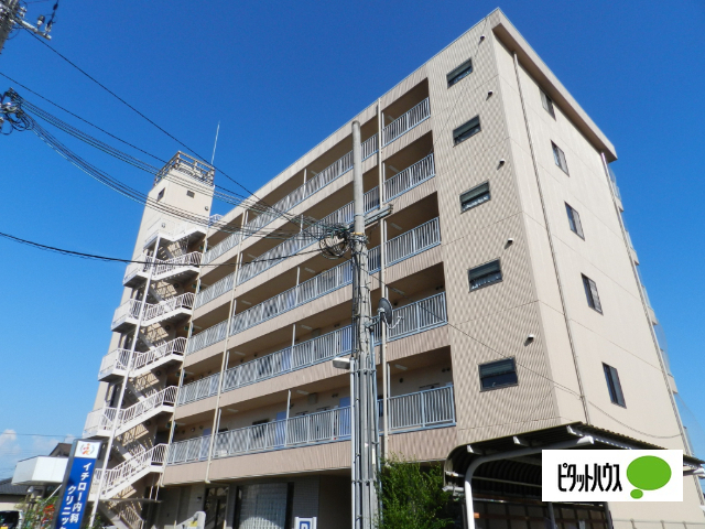 近江八幡市鷹飼町南のマンションの建物外観