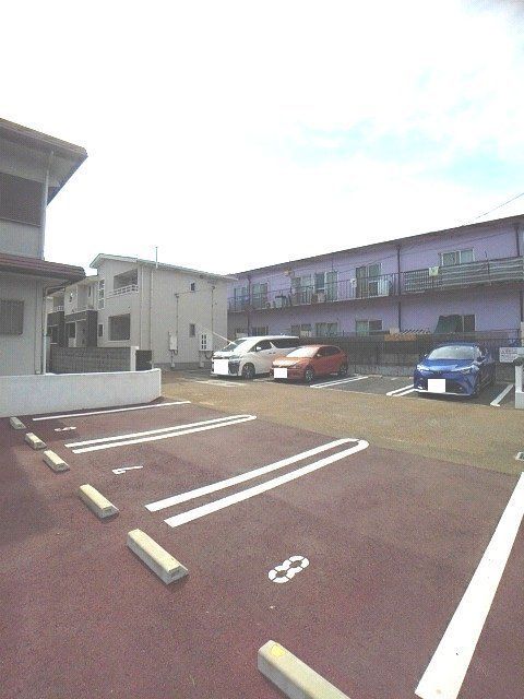 【岩国市岩国のアパートの駐車場】