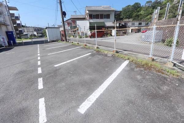 【西牟婁郡白浜町堅田のマンションの駐車場】