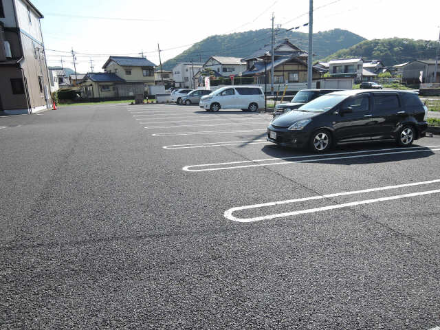 【セイフ　フラットＡ棟の駐車場】