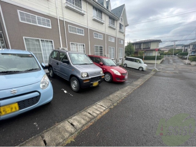 【仙台市青葉区栗生のアパートの駐車場】