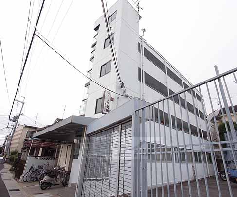 宇治市伊勢田町のマンションの建物外観