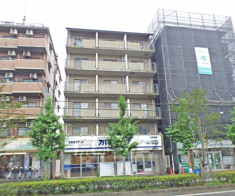 京都市左京区田中関田町のマンションの建物外観