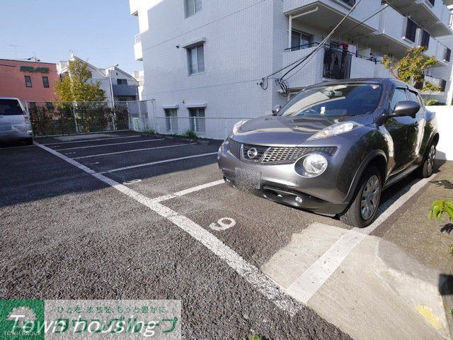 【荏田五番館の駐車場】