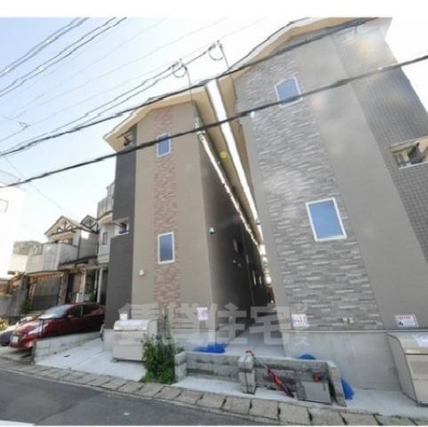 【京都市伏見区醍醐和泉町のアパートの建物外観】