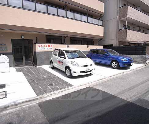 【フラッティ京大北の駐車場】